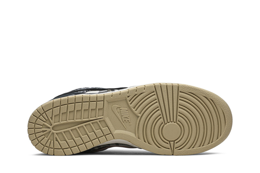 Nike Dunk Low SB x Travis Scott Collaboration - product image from the listing.