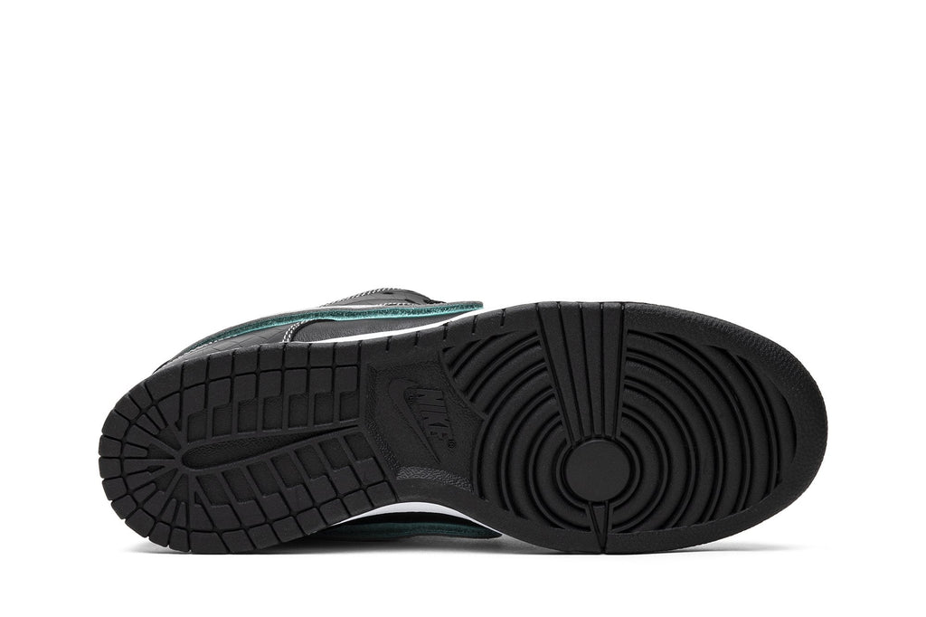SB Dunk Low Diamond Supply Co Black Diamond by Nike - product image from the listing.