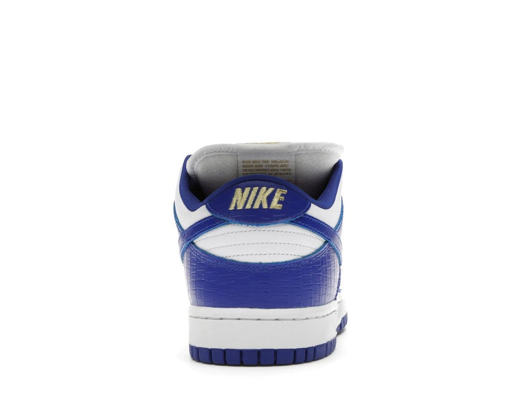 SB Dunk Low Supreme Stars Hyper Royal (2021) by Nike - product image from the listing.