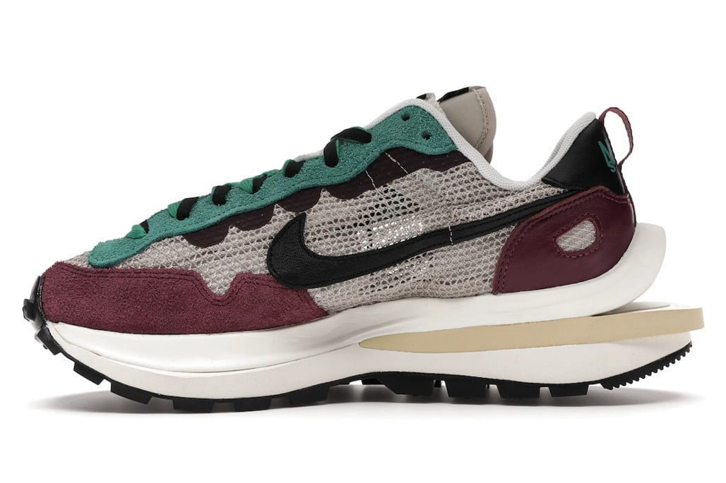 Nike Vaporwaffle sacai Villain Red Neptune in Green - product image from the listing.