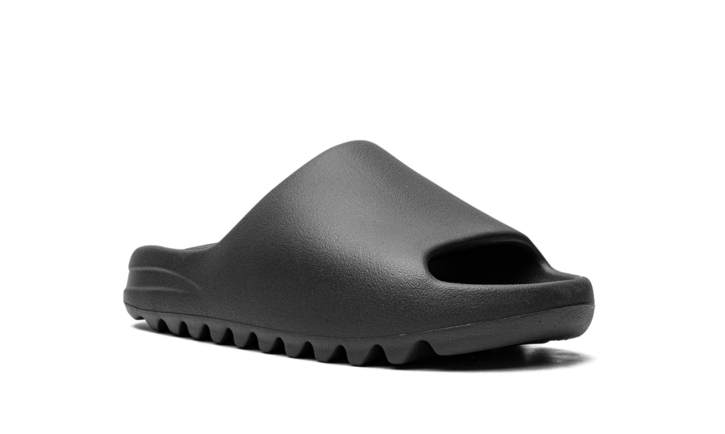 "Onyx 2022/2023" Yeezy Slide HQ6448 - product image from the listing.