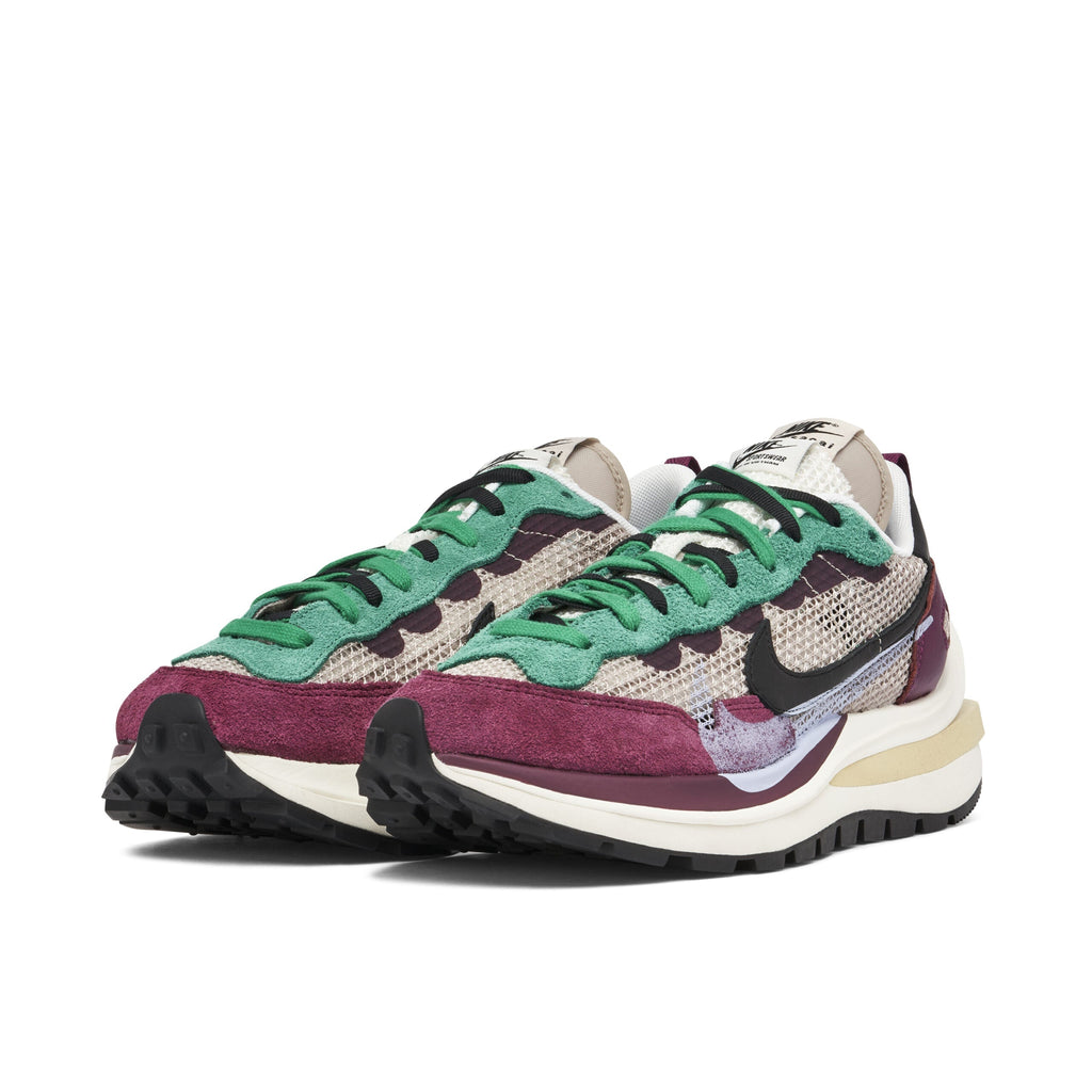 Sacai x Nike Vaporwaffle in Red Green - product image from the listing.