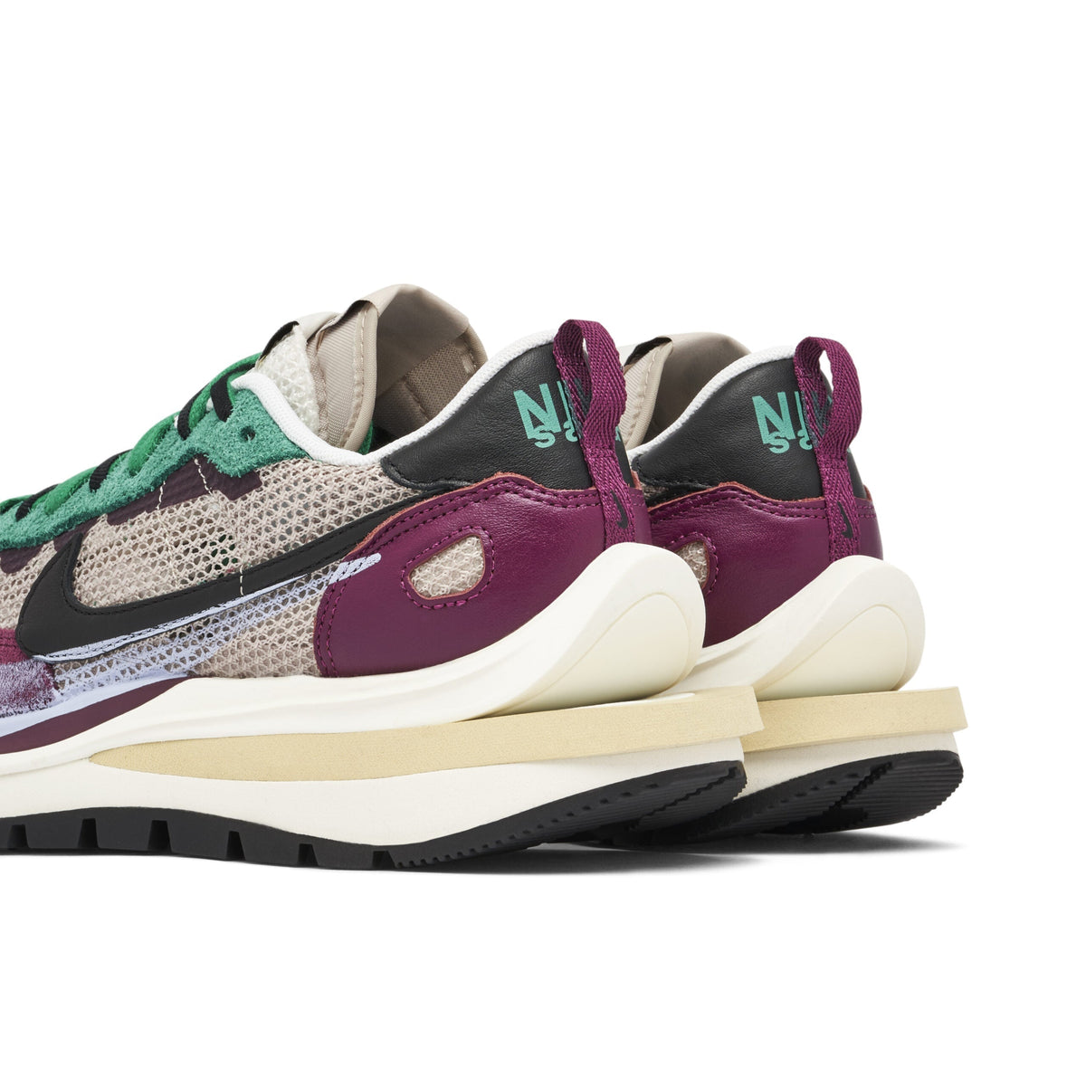 Sacai x Nike Vaporwaffle in Red Green - product image from the listing.