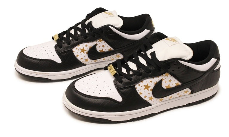 Supreme x Nike SB Dunk Low Stars in Black - product image from the listing.