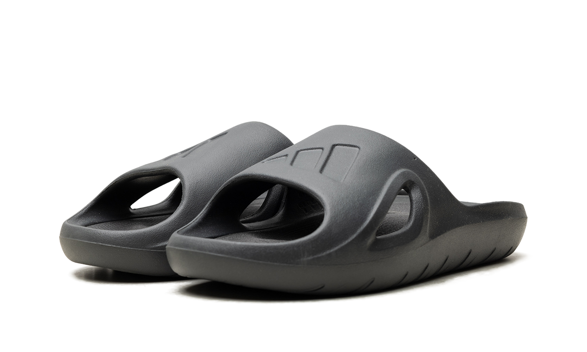"Carbon Core Black" Adicane Slides HQ9915 - product image from the listing.
