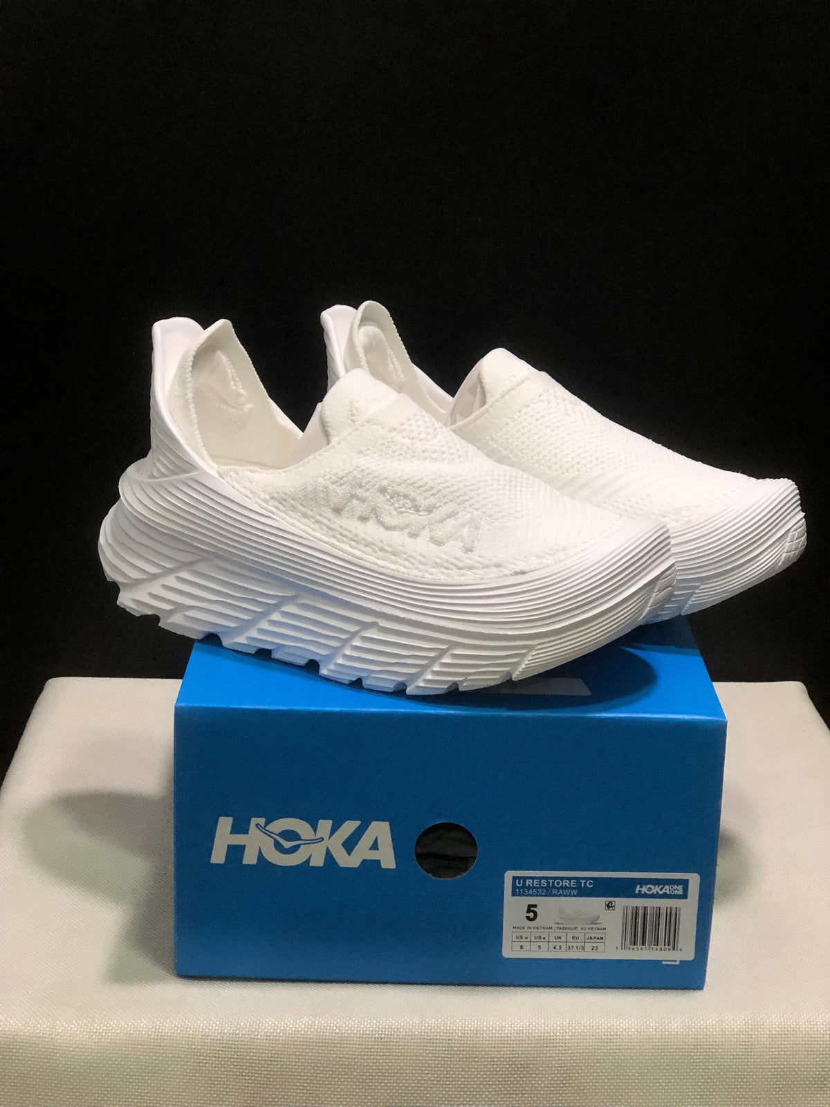 ONE ONE Restore TC by HOKA - product image from the listing.