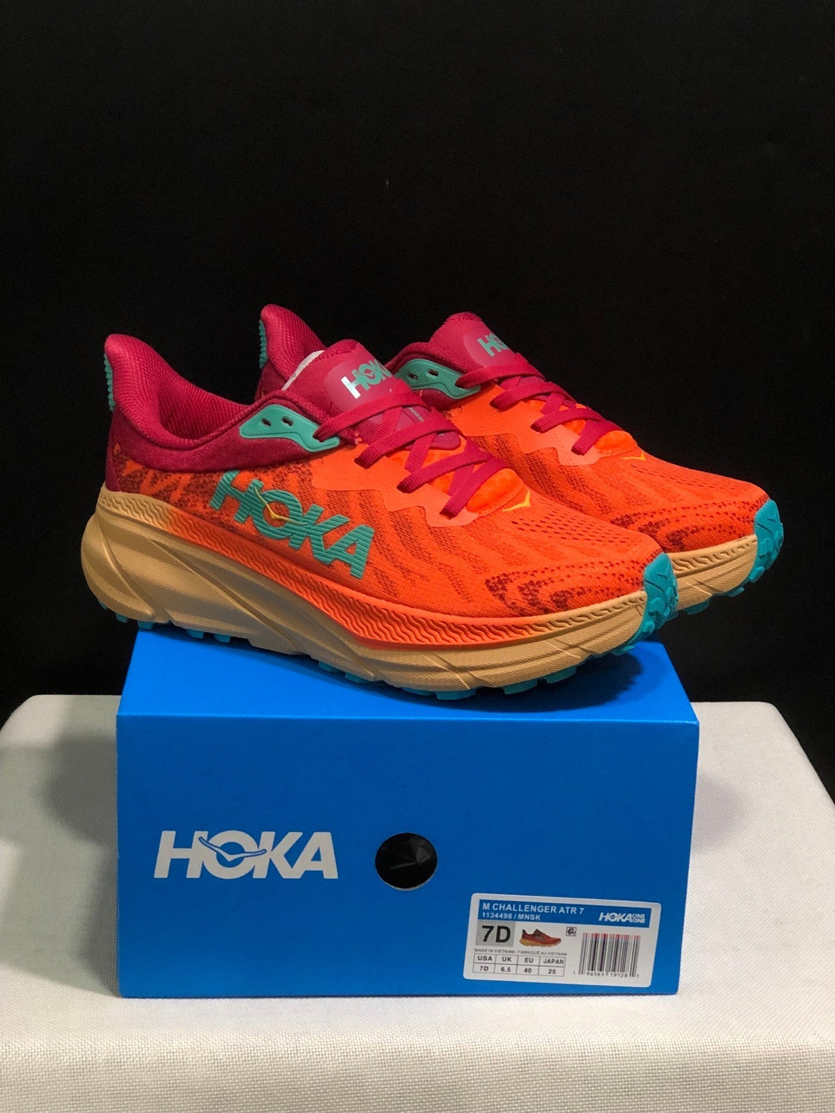 ONE ONE Challenger 7 by HOKA - product image from the listing.