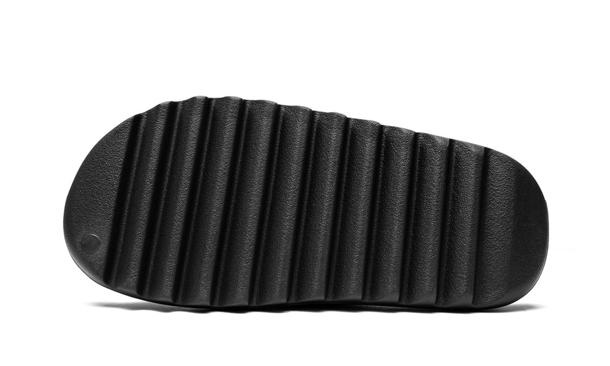"Onyx 2022/2023" Yeezy Slide HQ6448 - product image from the listing.